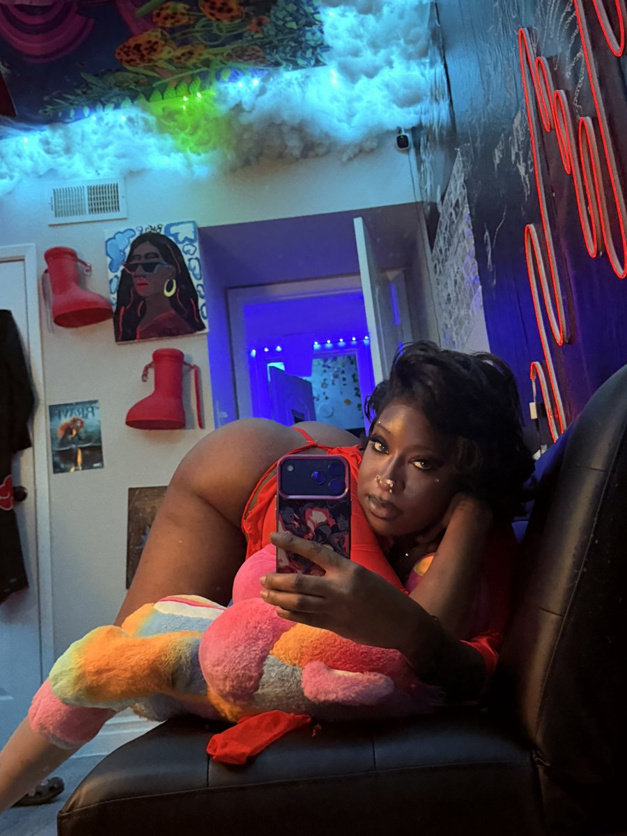 Hoochie_Captain's tweet photo. He got a fetish for me 🥴 https://t.co/NadNAfRqD2