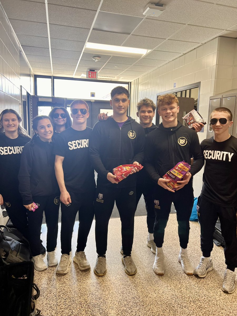 NRAthletics's tweet photo. NoRo Nation Clapped Out our State Wrestling Qualifiers!
• Anna Tsirambidis 110 lbs District Runner-Up &amp; 2-time State Qualifier
• Nik Kofinas 190 lbs 3rd Place
• Tyler Rowles 165 lbs District Champ
• Sean Heil 144 lbs 5th Place State Alternate #bearstrong #climbthepodium 💪🏻🐻 https://t.co/7vSMRBpgf3
