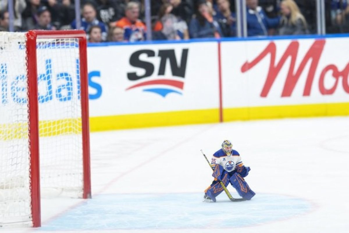 GroseAndrew's tweet photo. Jarry comes up big for the Oilers.

#LetsGoOilers https://t.co/PcU0E8R80P