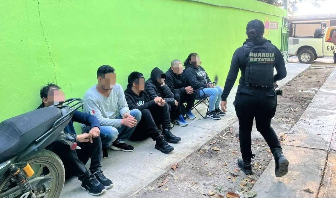 Guardia Estatal rescata a secuestrados que los escondian en un Hotel propiedad del padre de la alcaldesa de Soto la Marina Glynis Jimenez

Se mencionaque una mujer de 27 años fallecio durante su cautiverio dejando un pequeño en la orfandad