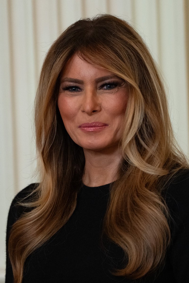 StunningMelani's tweet image. Melania shares her personal philosophy. She highlights three key elements of her success:

Patience and effort
Intuition + passion
Personal creativity
#StunningMelania #BestFirstLady #MelaniaTrump #WomenHistoryMonth @MELANIATRUMP ❤️🌸