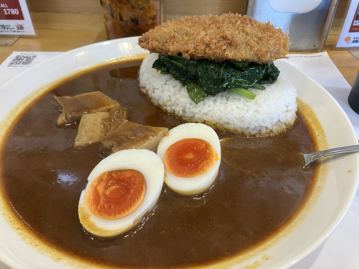 #金曜カレー
神保町の日本式カレ－弐番亭で「クロダさん」で昼食。
上のトンカツは注文を受けてからのその場での揚げたて。