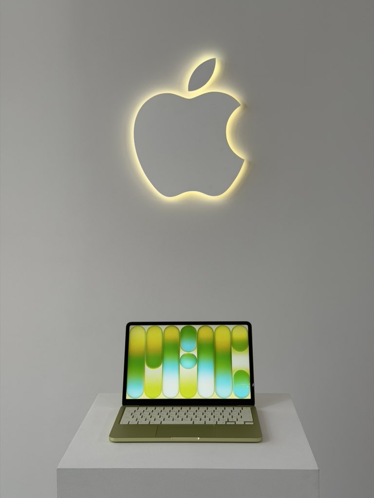 Daisuke_Video's tweet photo. Apple新製品体験イベントに招待してもらったので行って来ました！
ゲストや、製品に精通したスタッフの話を聞けて90分のセッションでしたがかなり楽しめました！
体験イベントの模様は明日17:00〜僕のチャンネルで公開予定なのでAppleの新製品が気になる人は是非見てね:eyes:

https://t.co/mfBRm5wiA1 https://t.co/pXdPbpEBQZ