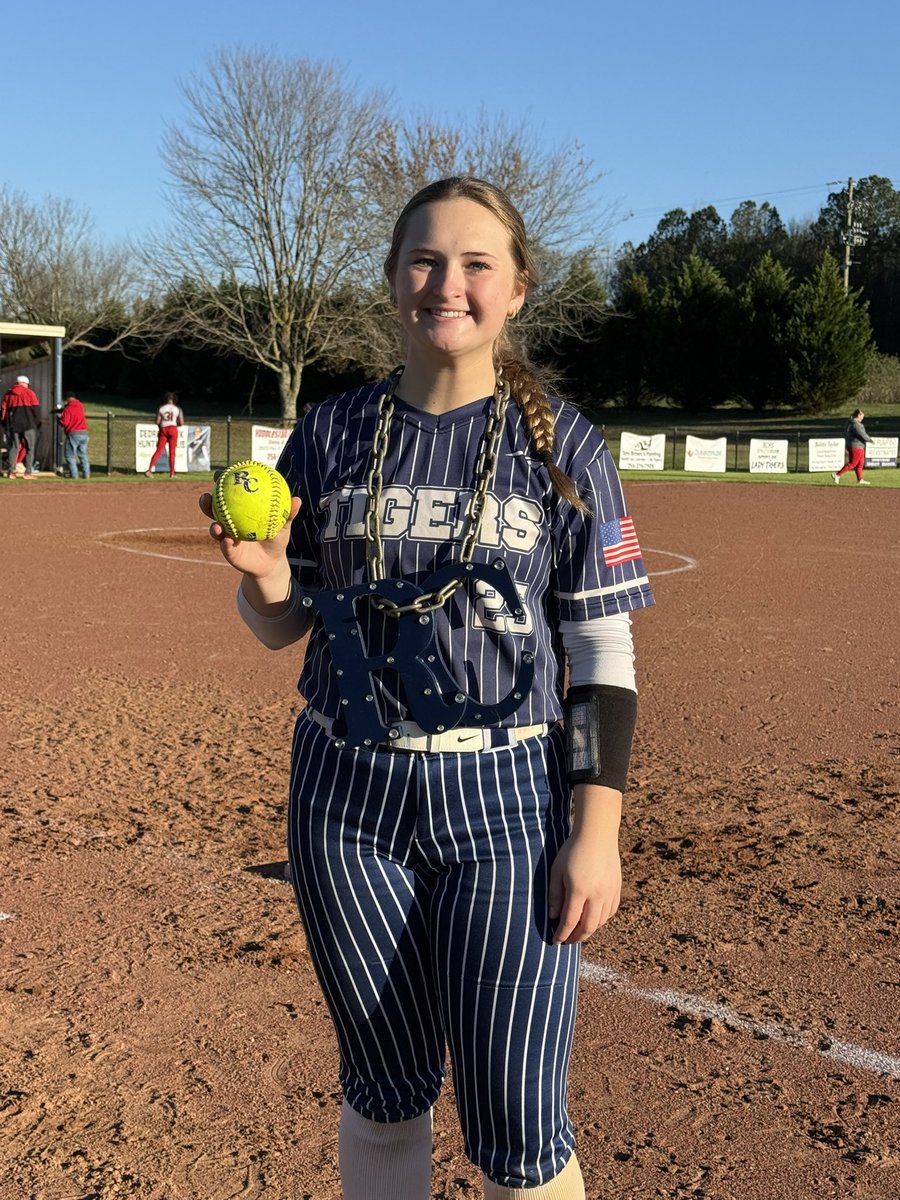 RCladytigers's tweet image. Shout out to your Varsity &amp;amp; JV Lady Tigers on their big Area Win tonight!  Also to Hannah Parmer on her 3 run 💣. 💙💛🥎 #letsdothis #ladytigers #TigerPride