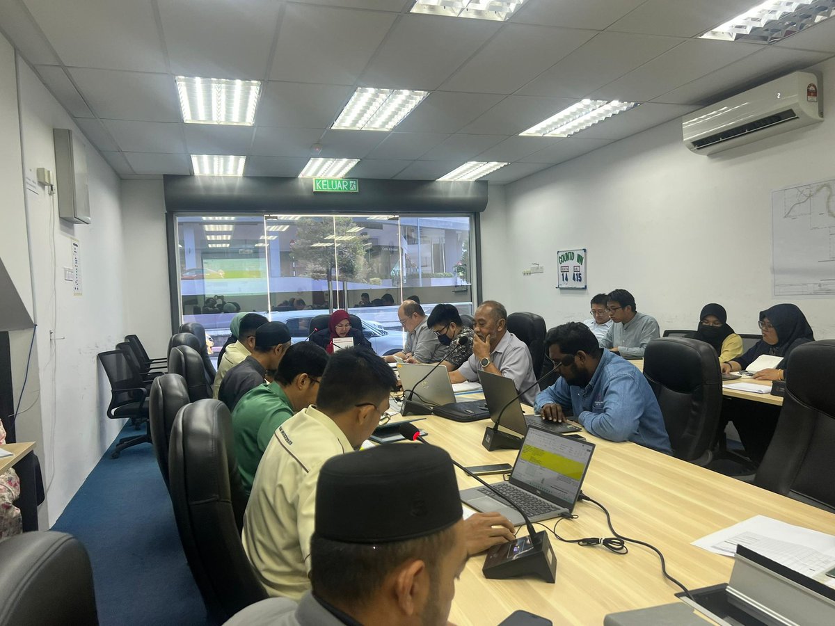 pmrt_package2's tweet photo. Mesyuarat Teknikal Bil.19 
(12 Mac 2026)

Perbincangan bersama pasukan projek bagi meneliti kemajuan kerja, isu teknikal serta penyelarasan pelaksanaan bagi Projek Pakej 2. Komitmen berterusan untuk memastikan projek berjalan lancar mengikut perancangan. https://t.co/KYdbF0UGfc