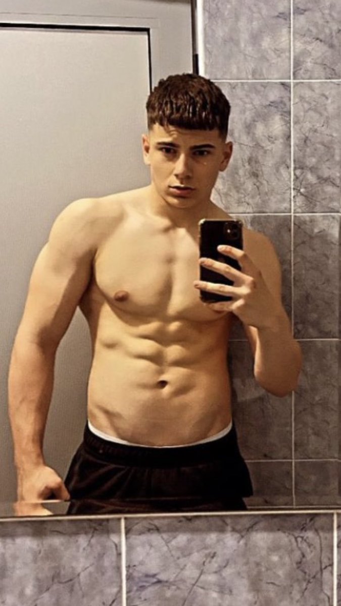 Bulgarian boys 18 tweet media