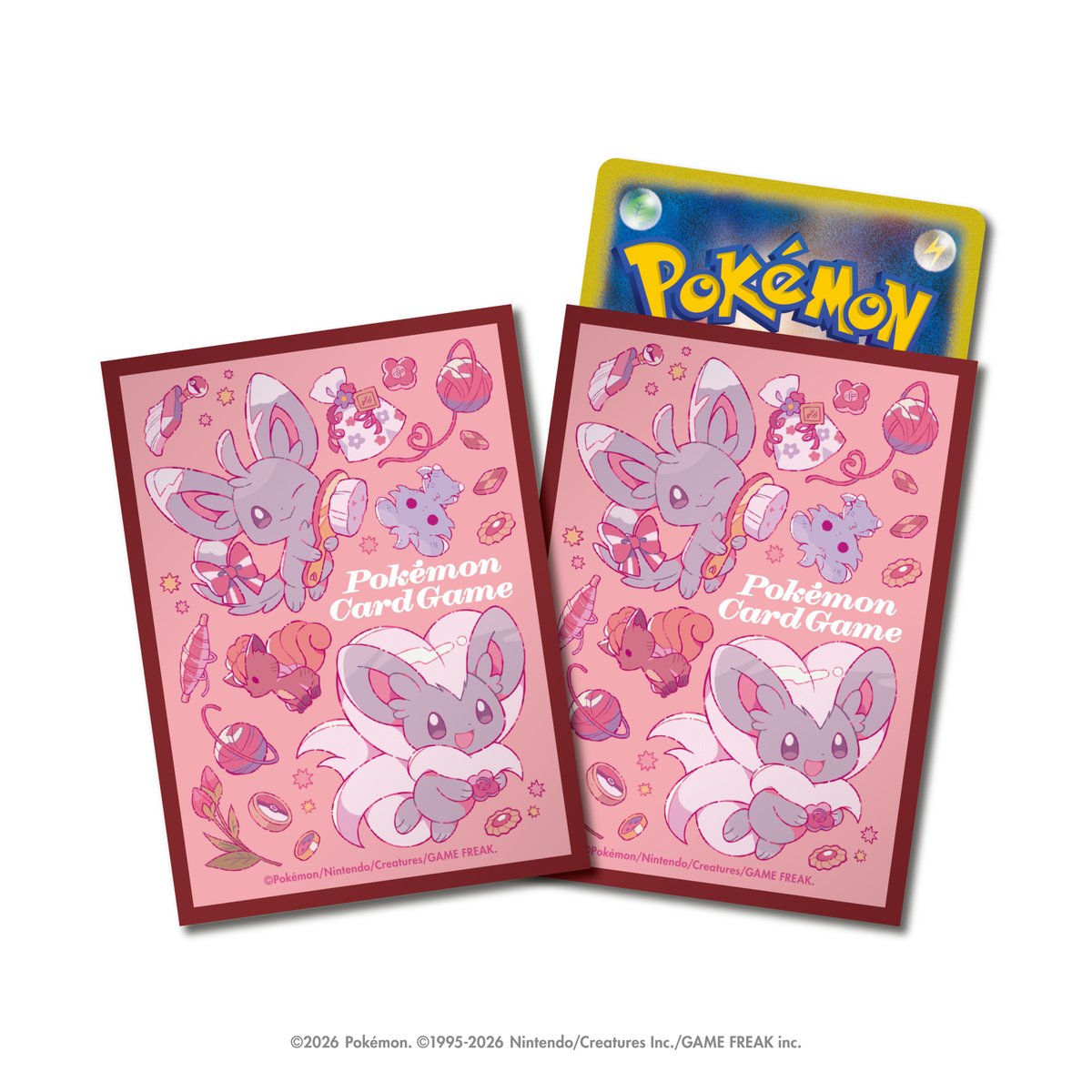 ▍3月13日(金)発売
▍ポケモンカード 周辺グッズ
カード周辺グッズにてチラーミィ＆チラチーノちゃんを描かせていただきました！綺麗好きな二匹と一緒に大切なカード収納を楽しんでいただけましたら嬉しいです✨
#ポケモンカード #ポケカ