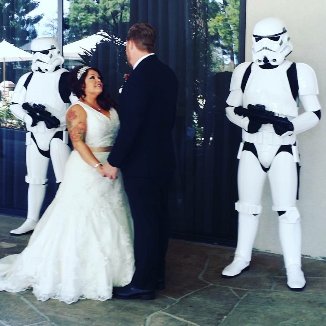 RandoShadow's tweet photo. I love this wedding picture ❤️ almost as much as I love this lady https://t.co/ahQOIMYoDz