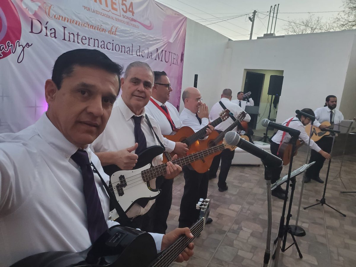 Hoy rondalleamos! La Rondalla Acordes Mágicos de #MagdalenaDeKino #PuebloMágico acompañó al <a href="/SnteNacional/">SNTE Nacional</a> Sección 54 a conmemorar el #DiaInternacionalDeLaMujer #8M 
Gustazo compartir nuestra música con ellas. 
<a href="/kino_bahe/">Carlos “Bahe” Barrera H</a>