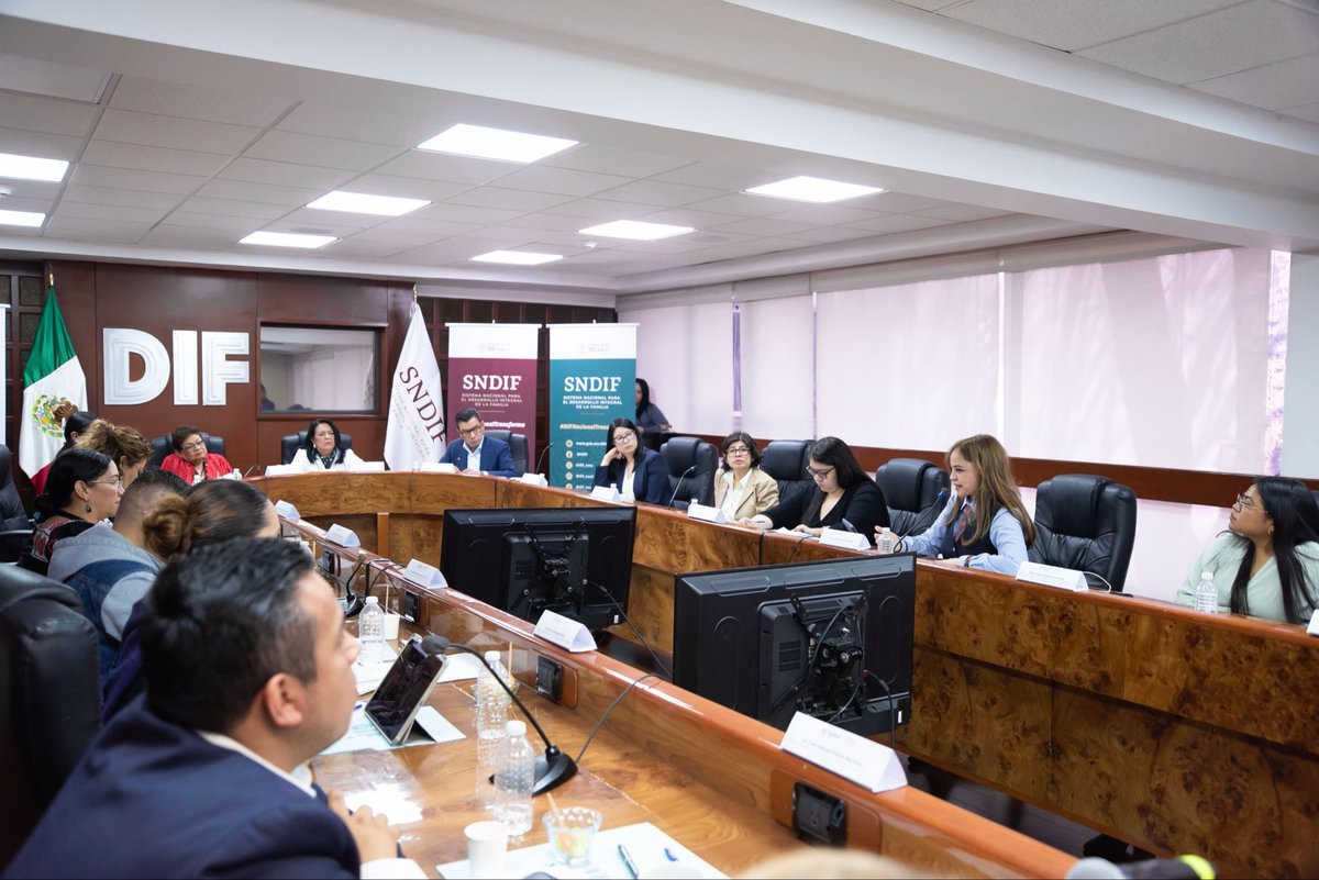 Hoy se realizó la Reunión Interinstitucional para la Atención Integral de Niñas, Niños y Adolescentes en Orfandad por Feminicidio, organizada por la titular del <a href="/DIF_NMX/">SNDIF</a>, <a href="/MRocioGP/">María del Rocío García Pérez</a>.

En el encuentro participaron la fiscal general de la <a href="/FGRMexico/">FGR México</a>, <a href="/ErnestinaGodoy_/">Ernestina Godoy Ramos</a>; y la