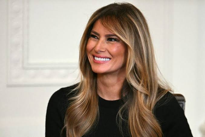 StunningMelani's tweet image. She presents curiosity as her “superpower.” She lists her diversified businesses to demonstrate that an open mind and continuous learning allow success in very different fields. ❤️🌸😎

#StunningMelania #BestFirstLady #MelaniaTrump #WomenHistoryMonth  @MELANIATRUMP