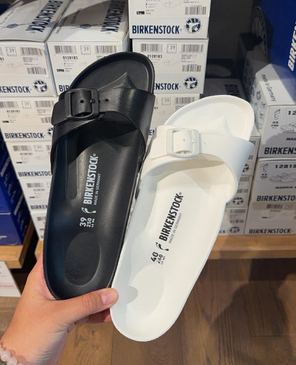 เปิดจอง
Birkenstock -Madrid EVA 🖤🤍 Sale 60%
มี 2 สี 

Black 🖤 White 🤍
เบา ใส่สบาย 

✖️ลดเหลือ 990- รีทวิตส่งฟรี ✖️ปกติ 2,190
‼️รับจำกัด ‼️

 ⚡️รอ 30-45 วัน 🙏🏻จ่ายตอนของมา งดเทน้า
📝กรอกฟอร์มจองได้เลยน้าdocs.google.com/forms/d/e/1FAI…