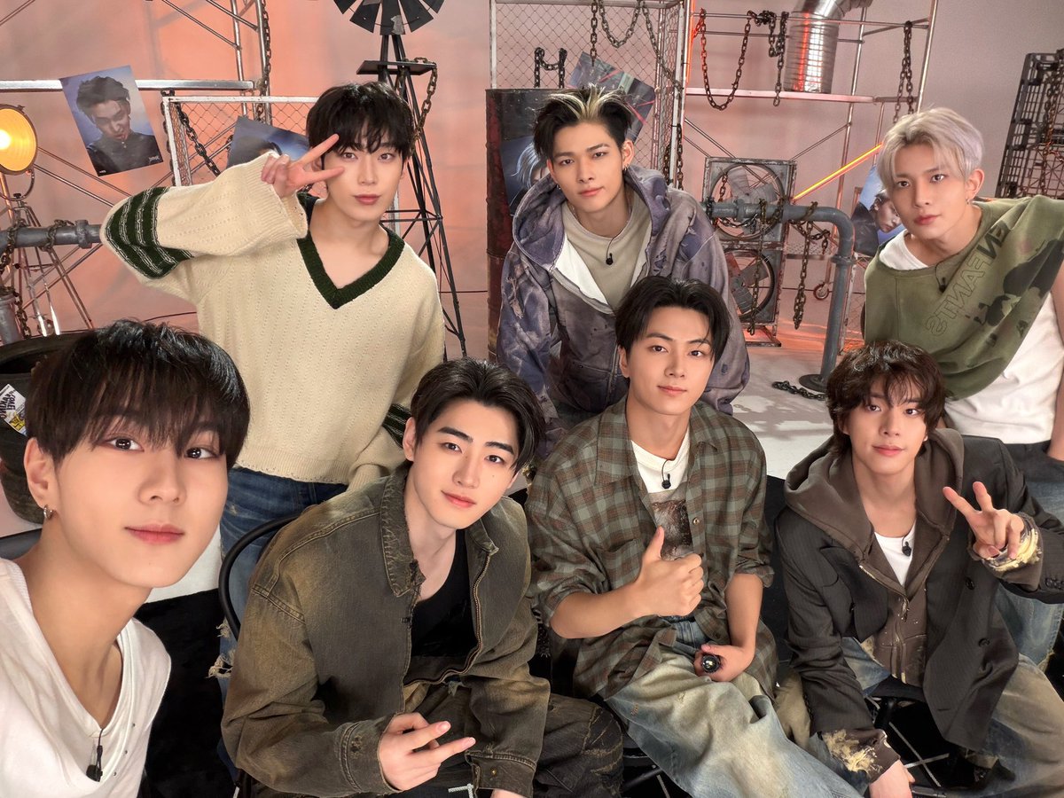 RT &amp; REPLY

ENHYPEN IS SEVEN! 
희승이를 다시 엔하이픈으로 되돌리다!
#엔하이픈은_일곱이다
#엔하이픈은_7명이다
#엔하이픈_일곱을_지켜
#빌리프랩_설명해라