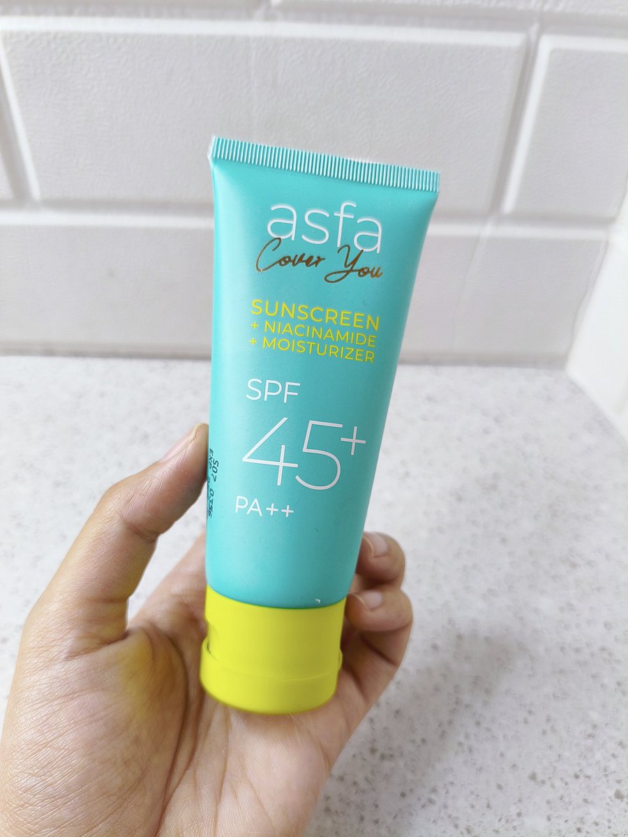achiioo89's tweet photo. Happy banget nemu hybrid sunscreen 25 ribuan tapi ringan banget di wajah 🤩 Kenalin nih Asfa Cover You Sunscreen SPF 45+ PA++ 👍🏻 https://t.co/LTtBWcqJUJ