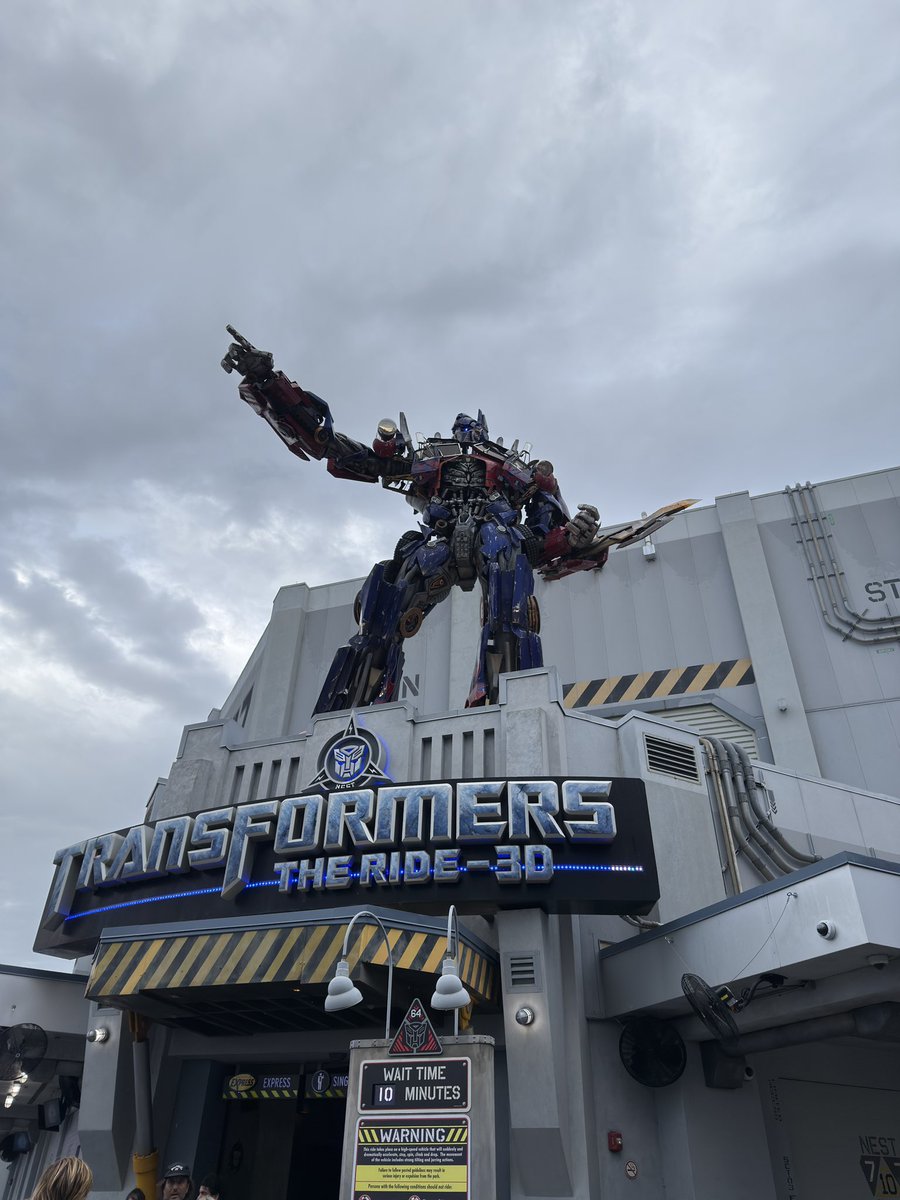 yuukatabilog's tweet photo. 絶叫マシンに乗ってストレス発散😆
#UniversalStudio https://t.co/zKMn9ab3WQ