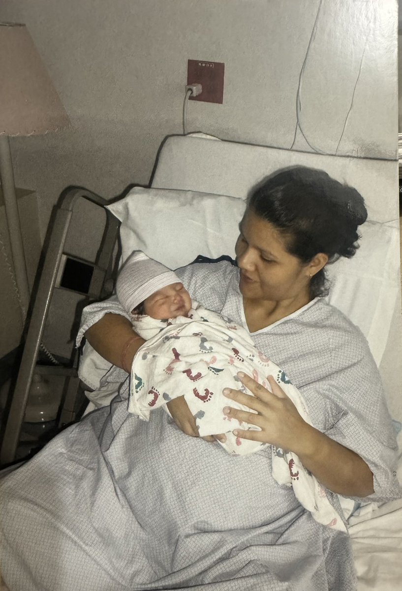 <a href="/ErikakHilton/">ERIKA HILTON</a> 

Eu sou Flávia Magalhães 
Fui mãe aos 30 anos.

Passei 9 meses carregando uma vida dentro de mim.
Meu filho, Lucas.

Foram meses de exaustão, inchaço, náuseas, vômitos e uma avalanche de hormônios.
Meu corpo mudou, se abriu, se rasgou para trazer uma vida ao mundo.