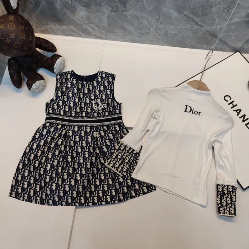 Carolyn680011's tweet image. 🥰Reps Designer Fashion Letter Print White Top + Dress Two-Piece Set

💰💕Price: US$25.27👉is.gd/vA8lAx😘Style: Fashion
#twopieceset #dior #fashion #repsclothing #onlineshopping