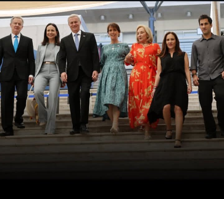 nigind's tweet photo. @ipoolgian María Corina, ja ja ja  y guaido? https://t.co/gG3cif5AAP