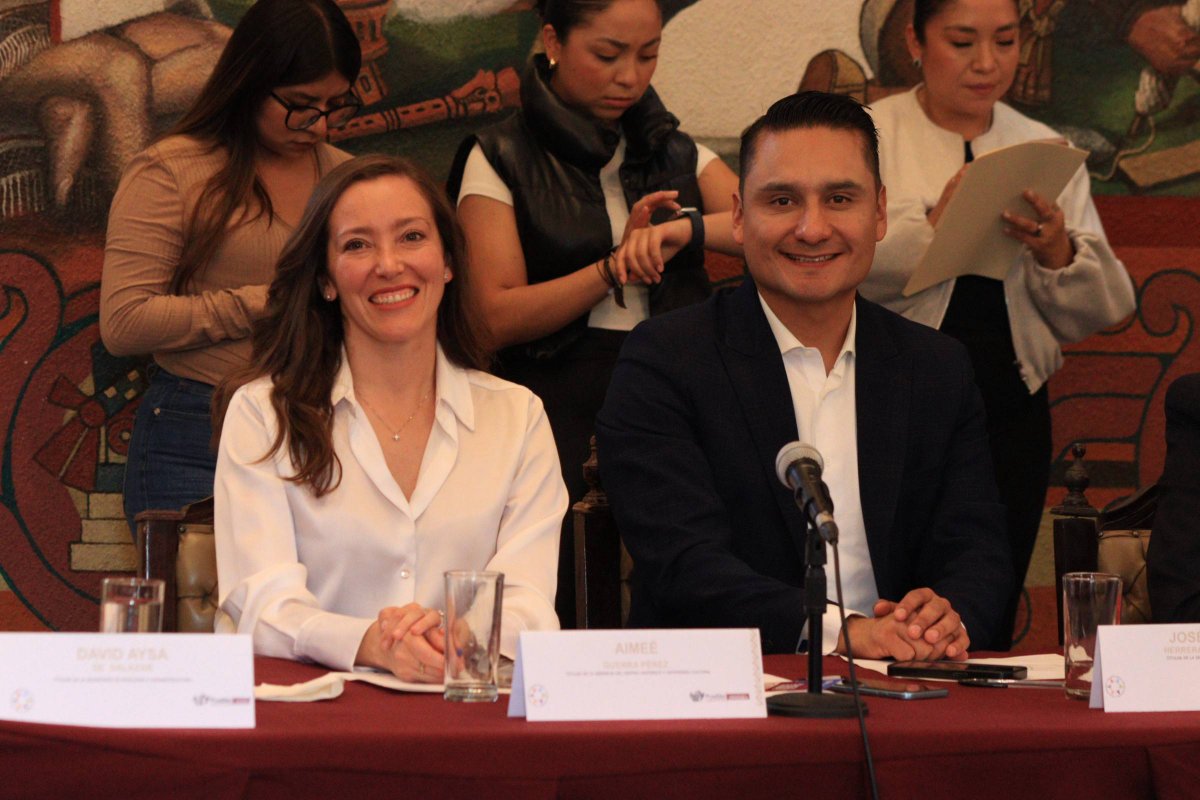 JIvanHerrera_'s tweet photo. Hoy participamos en un taller de #lenguajeincluyente dónde  reflexionamos sobre cómo las palabras ayudan a construir respeto e igualdad dentro del servicio público.

Gracias a @ZairaGlez6, titular de la @PueblaMujeres por impulsar esta iniciativa.
Siguiendo la visión del presidente @pepechedrauimx   construimos un gobierno más consciente y cercano para todas y todos.
#MedioAmbiente