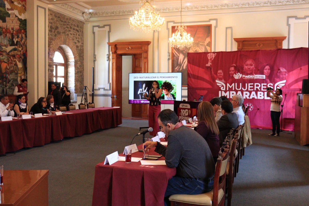 JIvanHerrera_'s tweet photo. Hoy participamos en un taller de #lenguajeincluyente dónde  reflexionamos sobre cómo las palabras ayudan a construir respeto e igualdad dentro del servicio público.

Gracias a @ZairaGlez6, titular de la @PueblaMujeres por impulsar esta iniciativa.
Siguiendo la visión del presidente @pepechedrauimx   construimos un gobierno más consciente y cercano para todas y todos.
#MedioAmbiente