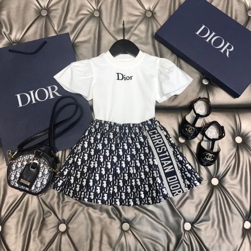 Carolyn680011's tweet image. 🥰Reps Designer Fashion Letter Print Short Sleeve Top Skirt Two Piece Set

💰💕Price: US$16.69👉is.gd/TOzGeJ😘Style: Fashion
#twopieceset #dior #fashion #repsclothing #onlineshopping