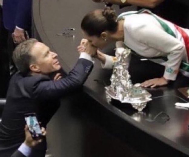 Si el fracaso de la “reforma” de <a href="/Claudiashein/">Claudia Sheinbaum Pardo</a> no es un FRACASO y tienen Plan B, C y Plan con N de Narco… 

Entonces ¿por qué están tan emputados con el PT y los corruptazos del Verde?

Le diste poder al poder y ese te vino a joder.