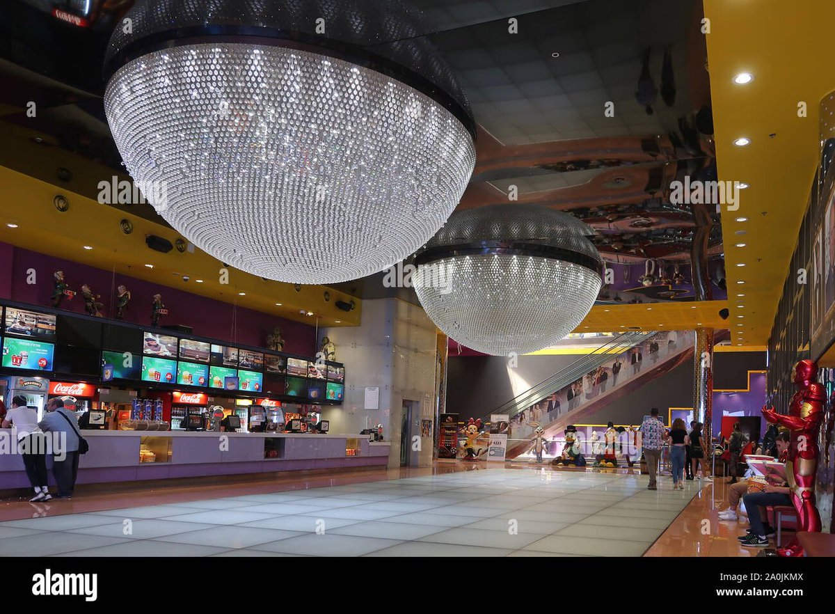 assis_jay's tweet photo. @CantiiSandra Esse aeroporto não é o Ben Gurion/Tel Aviv e sim um shopping. O Ben Gurion é assim 1º primeiras imagens em tom de azul, branco e mármore. Esse lugar na 2º e 3º imagem é o Cinema City Jerusalem .

A notícia verdadeira está na 4º imagem:

Segue link 

https://t.co/EwwdFlwEOu https://t.co/gxqOHFG0vf
