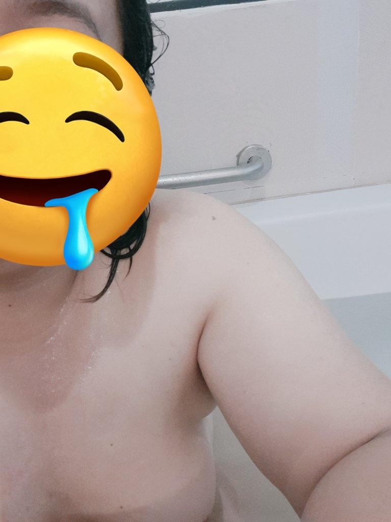 chubby girl tweet media