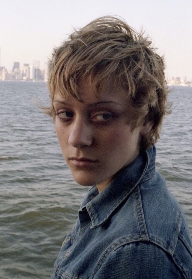 SevignyUpdates's tweet photo. Chloë Sevigny Shady Fact #9243: Sevigny was a contender to be a new daytime TV host in the early 2000s. Sevigny, quickly, declined and handed the job over to Ellen DeGeneres.

SOURCE: AP News

#SevignyUpdates https://t.co/nlkokt1Vht