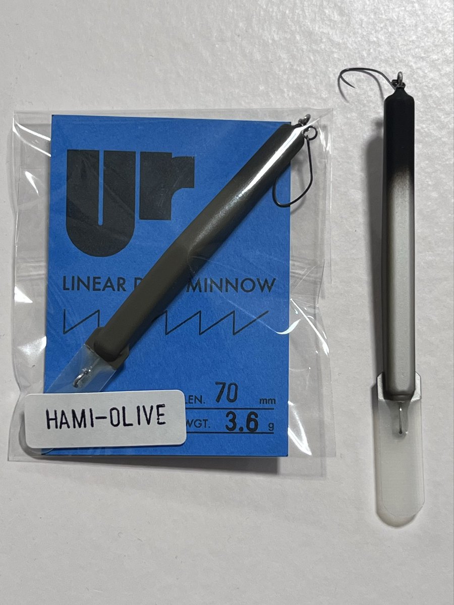 カラーの紹介
釣りウマの某氏の要望でできたカラー、〟HAMI-OLIVE〟
パッケージに入った状態ではこのカラーの核心部分が見えづらいので画像を載せます。
腹部がマットなシルバーになっています。
高アピール系のカラーの反応が悪いとき、魚をひねり出してくれるカラーです。

#Urウル