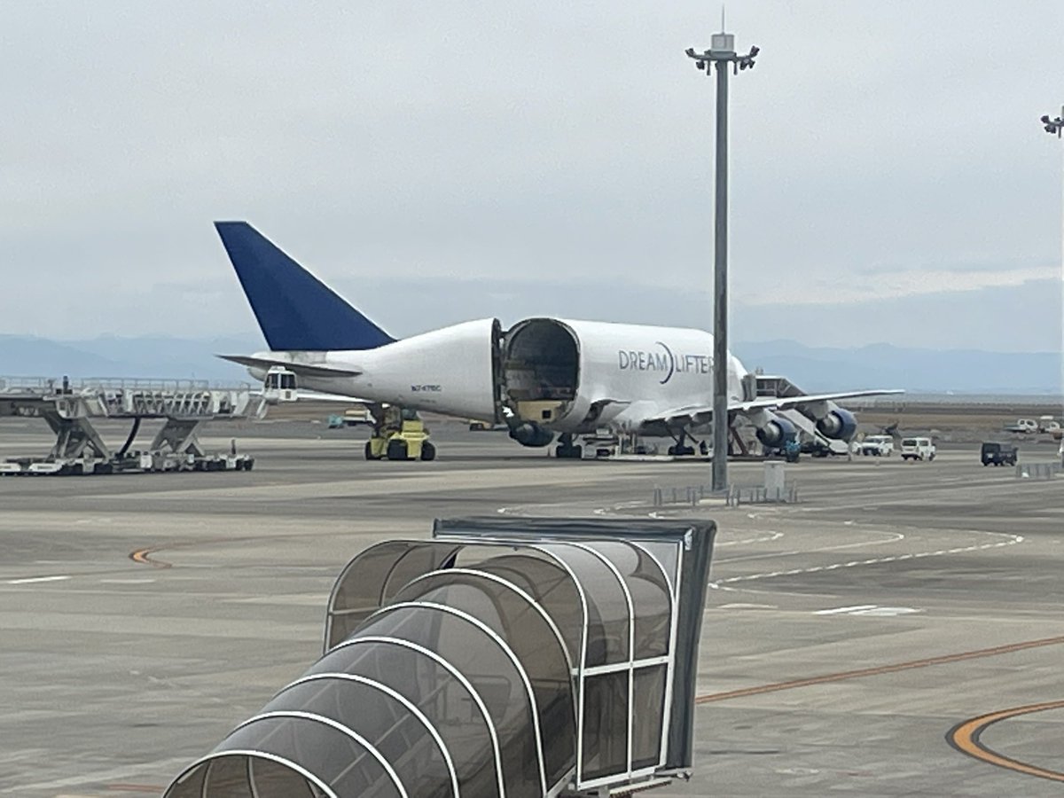 ドリームリフターの後ろ空いてるの初めて見た