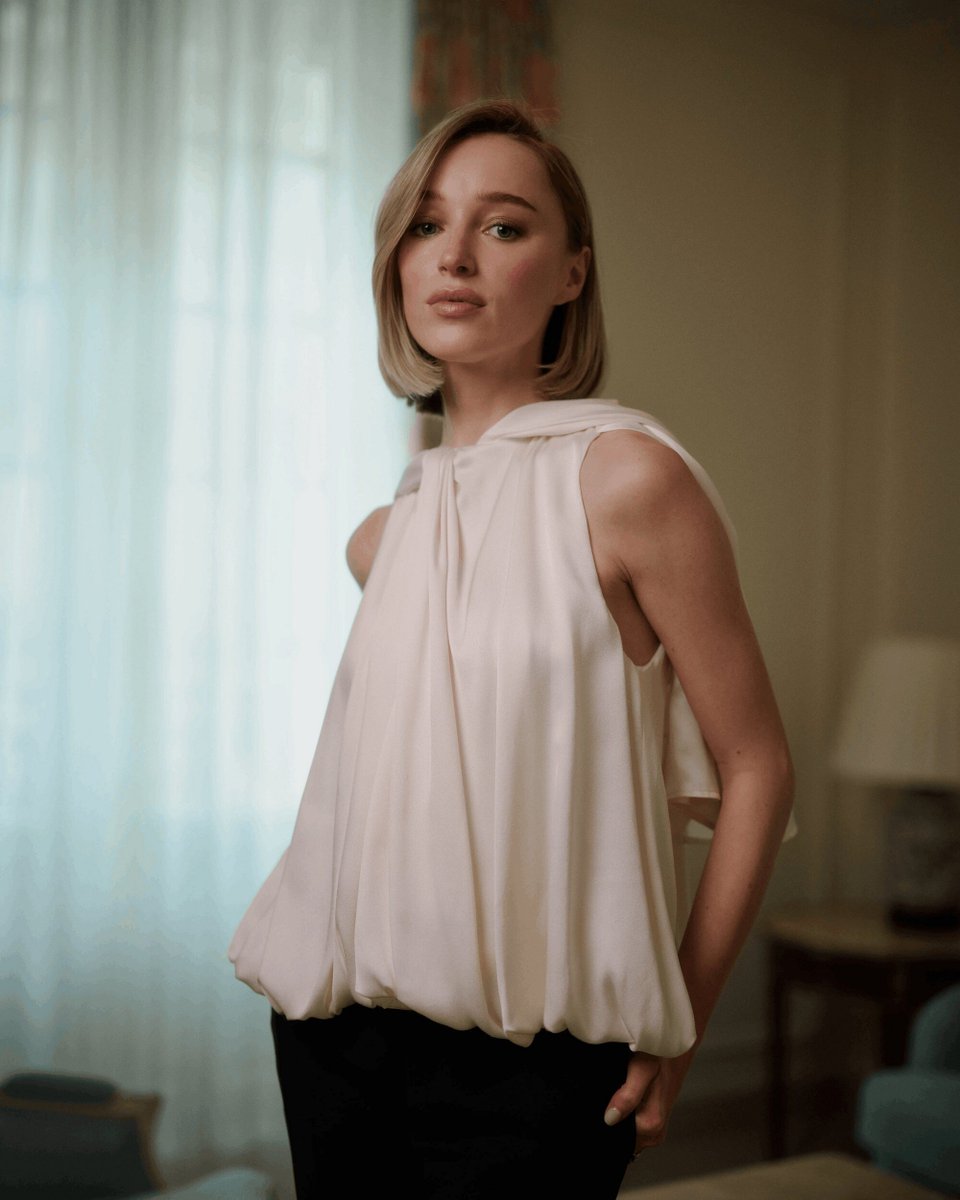 phoebedbr's tweet photo. 📸 Phoebe Dynevor x British Vogue. https://t.co/B5tRTZZxrc