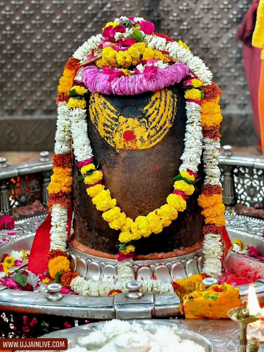 🙏🌷ॐ श्री महाकालेश्वराय नमः 🙏🌷
ज्योतिर्लिंग भगवान श्री महाकालेश्वर जी का प्रातः कालीन आरती श्रृंगार दर्शन ❤️ 🙏 
जय महाकाल 🔥 
हर हर महादेव 🙏🔱