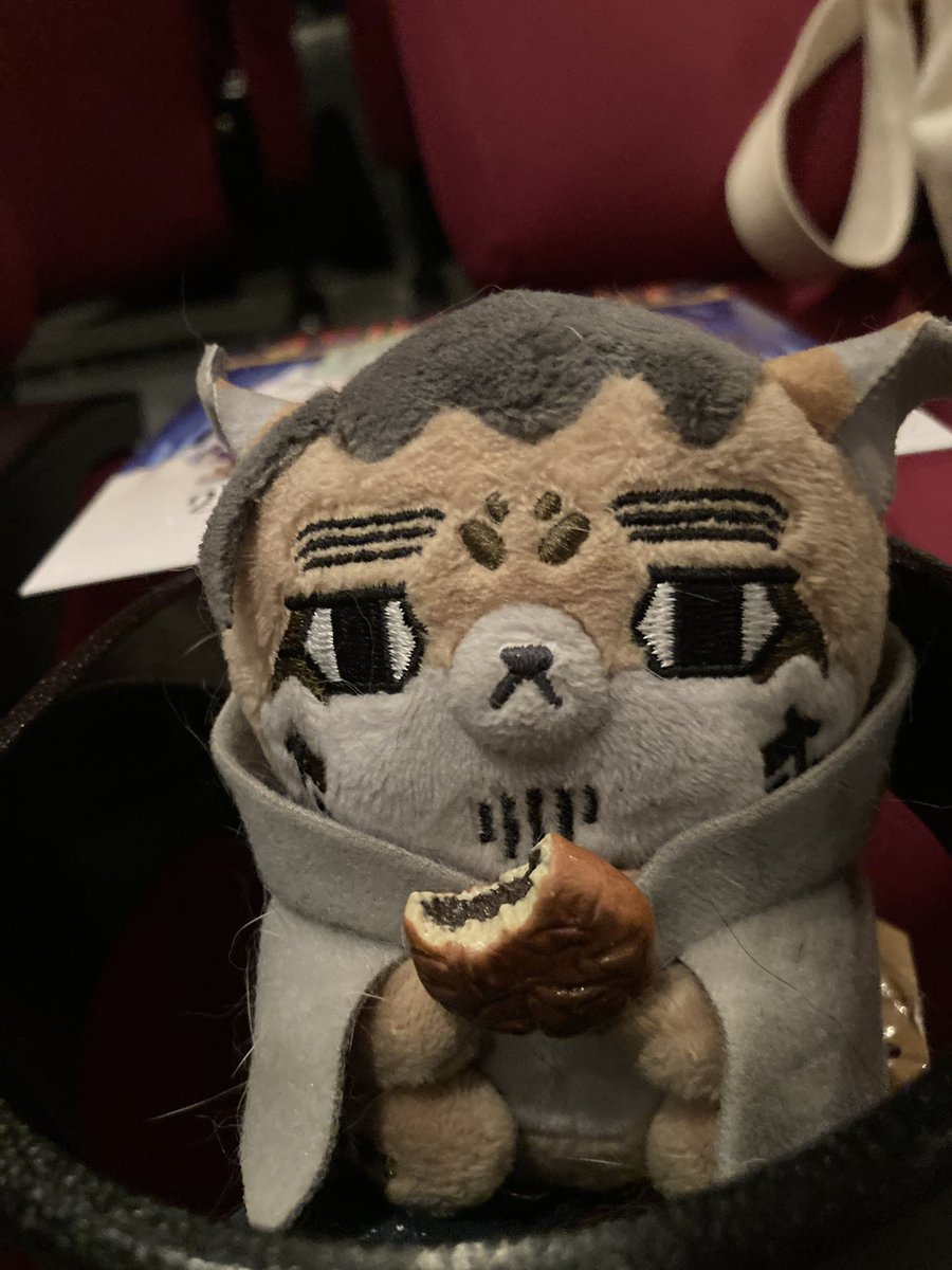 いきなり特典を落とした！
拾ってくれたww
その人一つ挟んだ席の人だったww
ゴカムなら彼は囚人だな😂