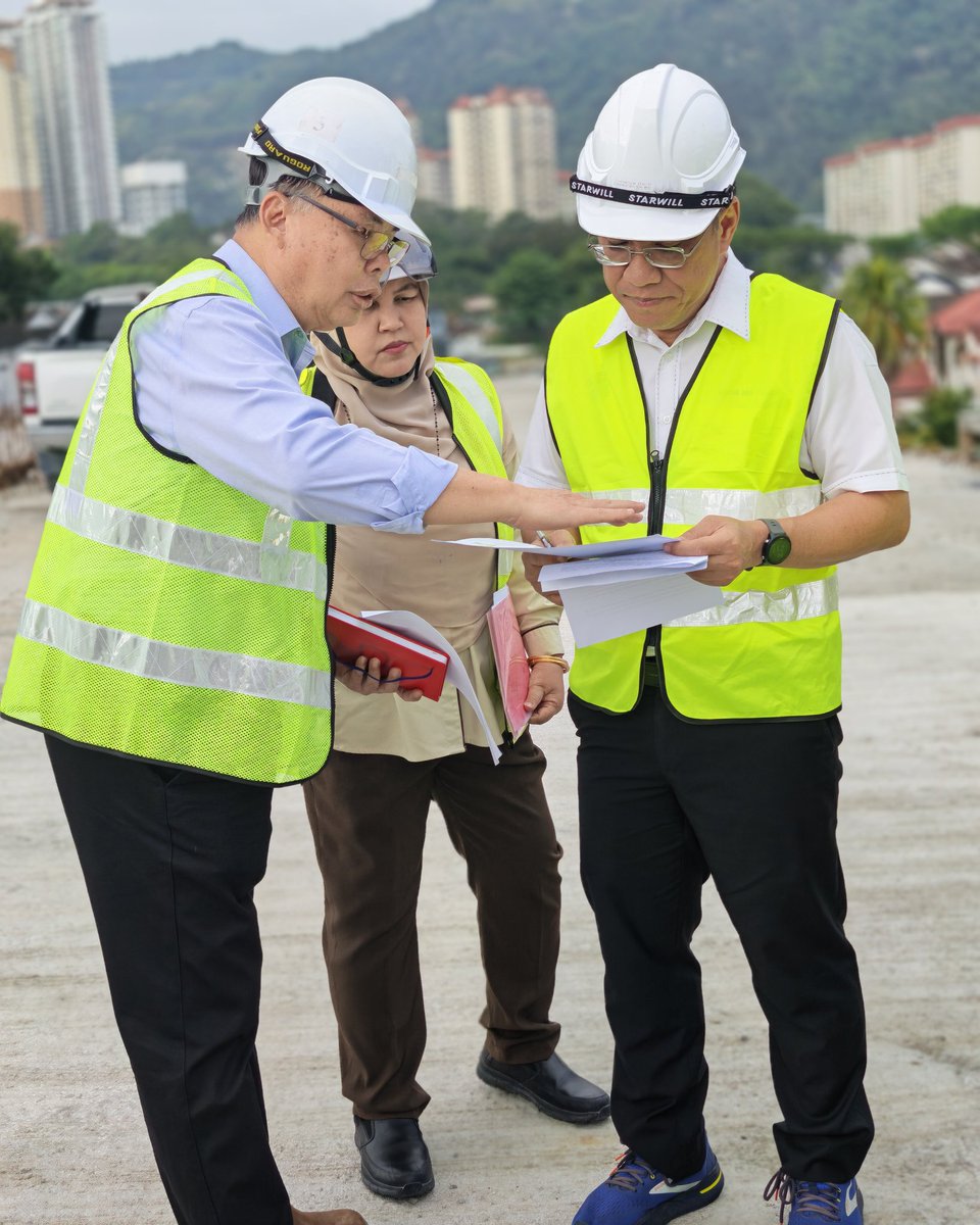 pmrt_package2's tweet photo. LAWATAN KERJA YB WONG HON WAI KE TAPAK PROJEK

​Pihak kami hari ini telah menerima  lawatan kerja daripada YB ADUN Paya Terubong bagi meninjau perkembangan semasa bagi Projek Pakej 2.

Kami komited untuk menyiapkan projek ini mengikut garis masa ditetapkan dengan kualiti terbaik. https://t.co/2MYD2Qy1eE