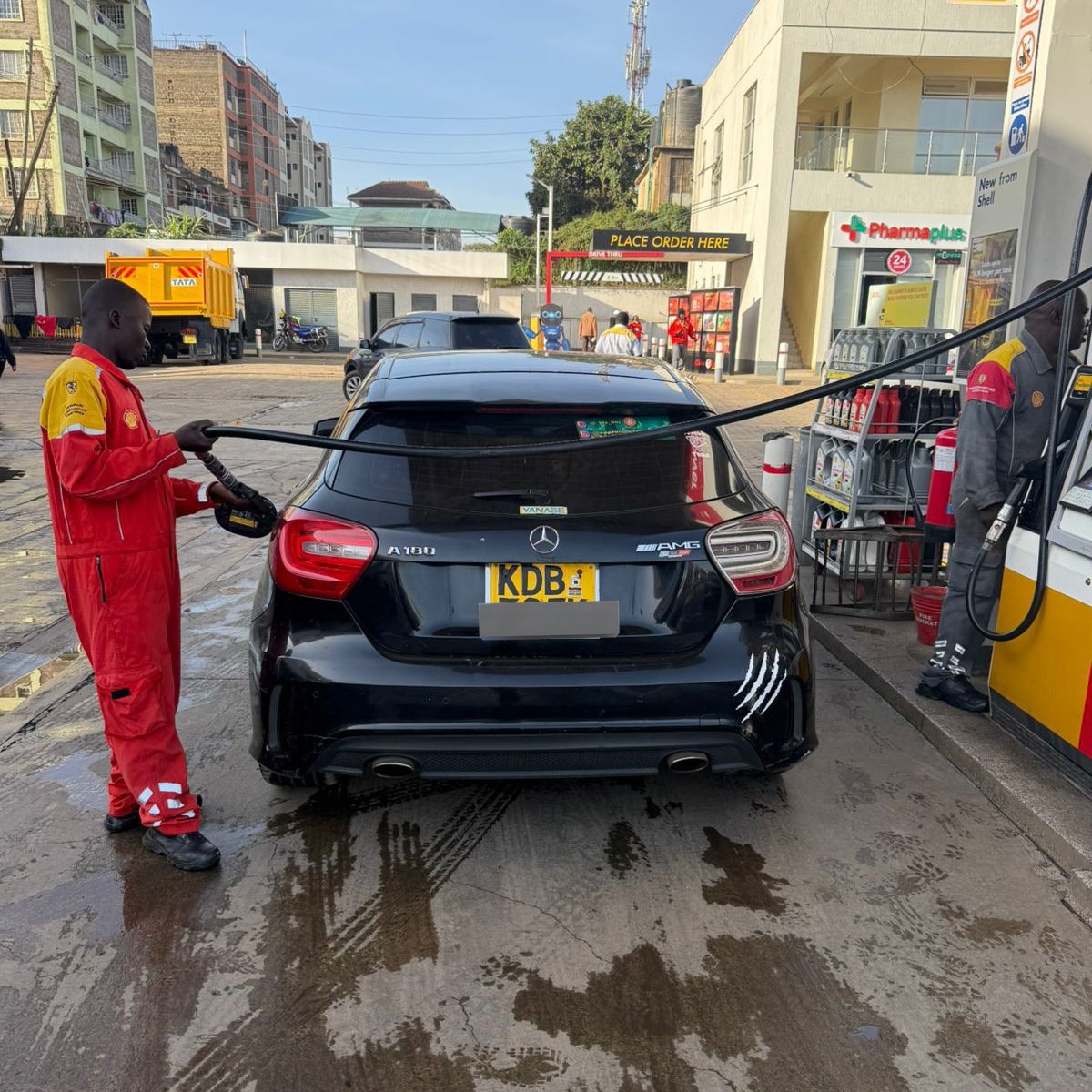 I have been tasked to find this baby a new home ;

Mercedes-Benz A180
2015 model 
1600cc petrol 
Odometer at 163k km

💰KES 1,150,000
📞0716985789
📍Kahawa sukari