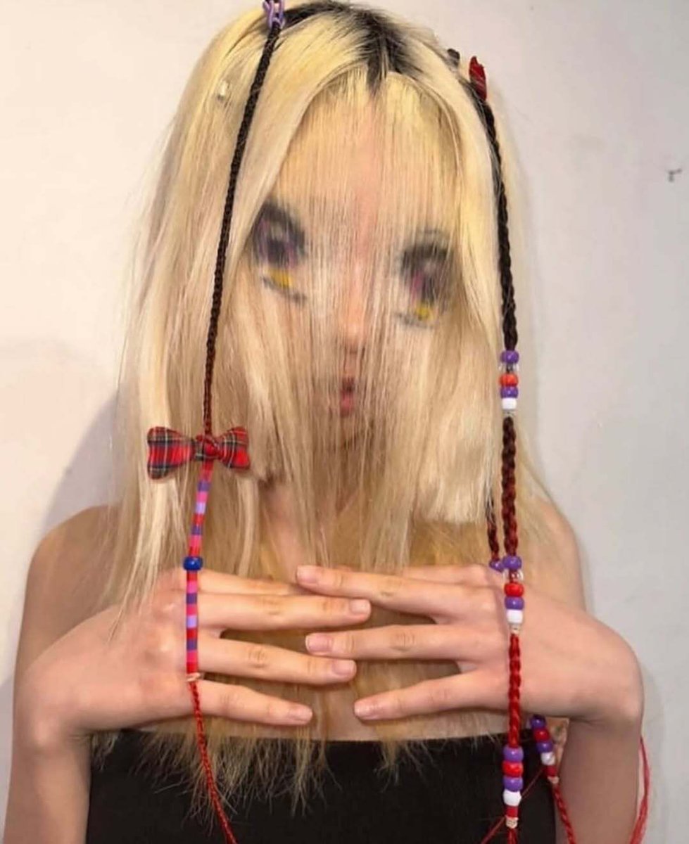 Rogue Fashion tweet media