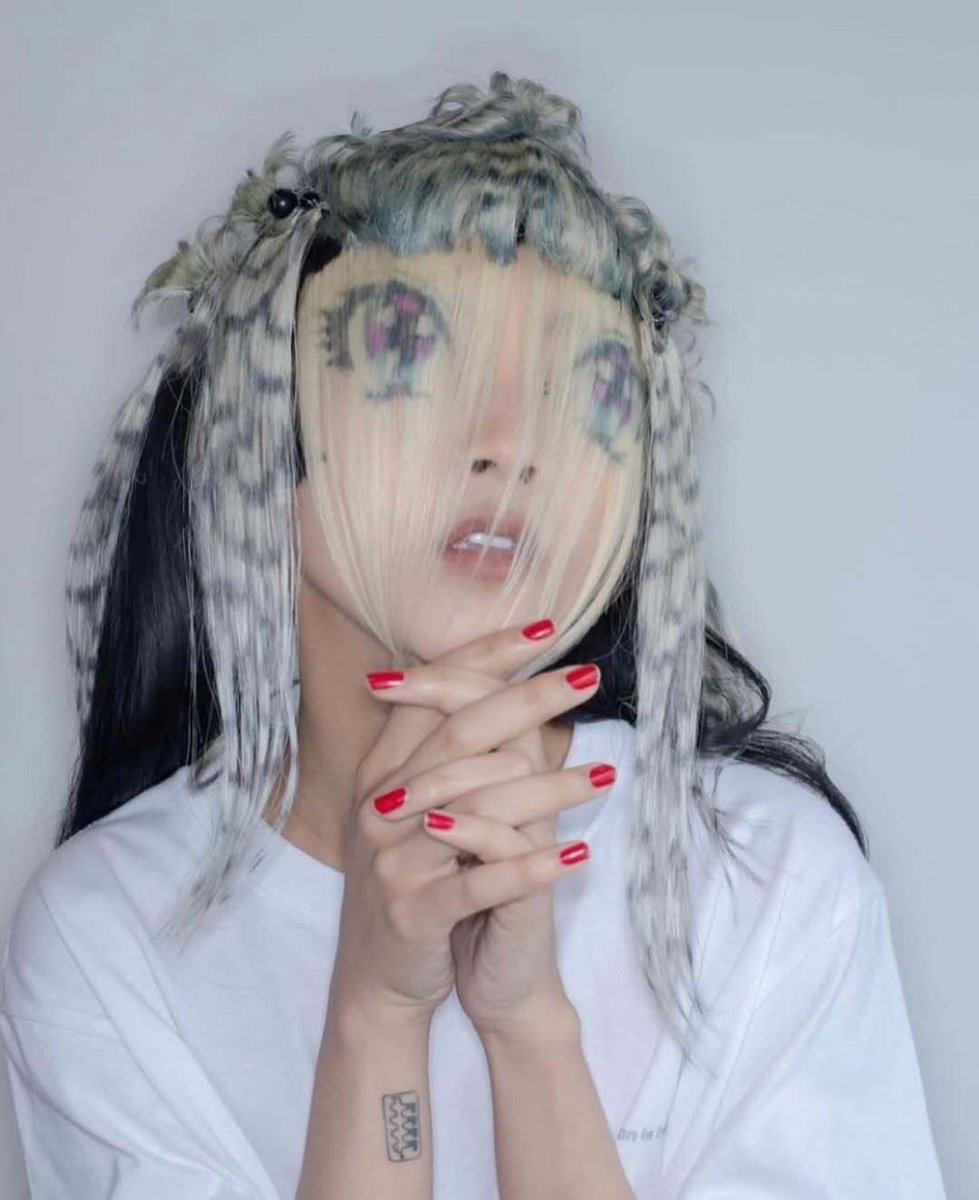 Rogue Fashion tweet media