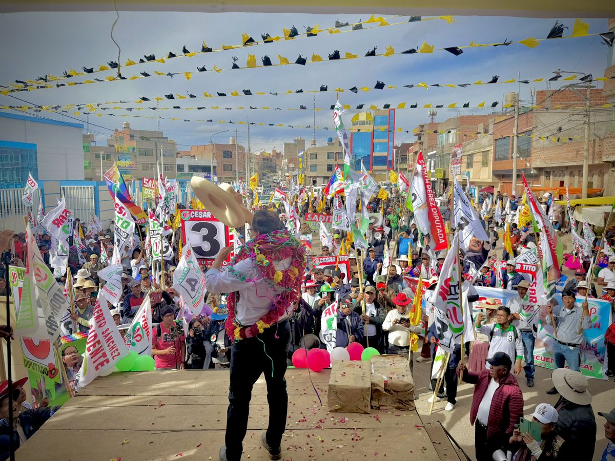 RobertoSanchP's tweet photo. ¿𝐄𝐍𝐂𝐔𝐄𝐒𝐓𝐀𝐒?
La verdadera encuesta está en el pueblo, 
en el que camina y no pierde la esperanza.

Seguimos en silencio, pero firmes…

#RutaCastillista #JuntosConElPueblo #JuntosPorElPeru #RobertoSanchezPresidente #ILAVE https://t.co/5palwbo9Qk