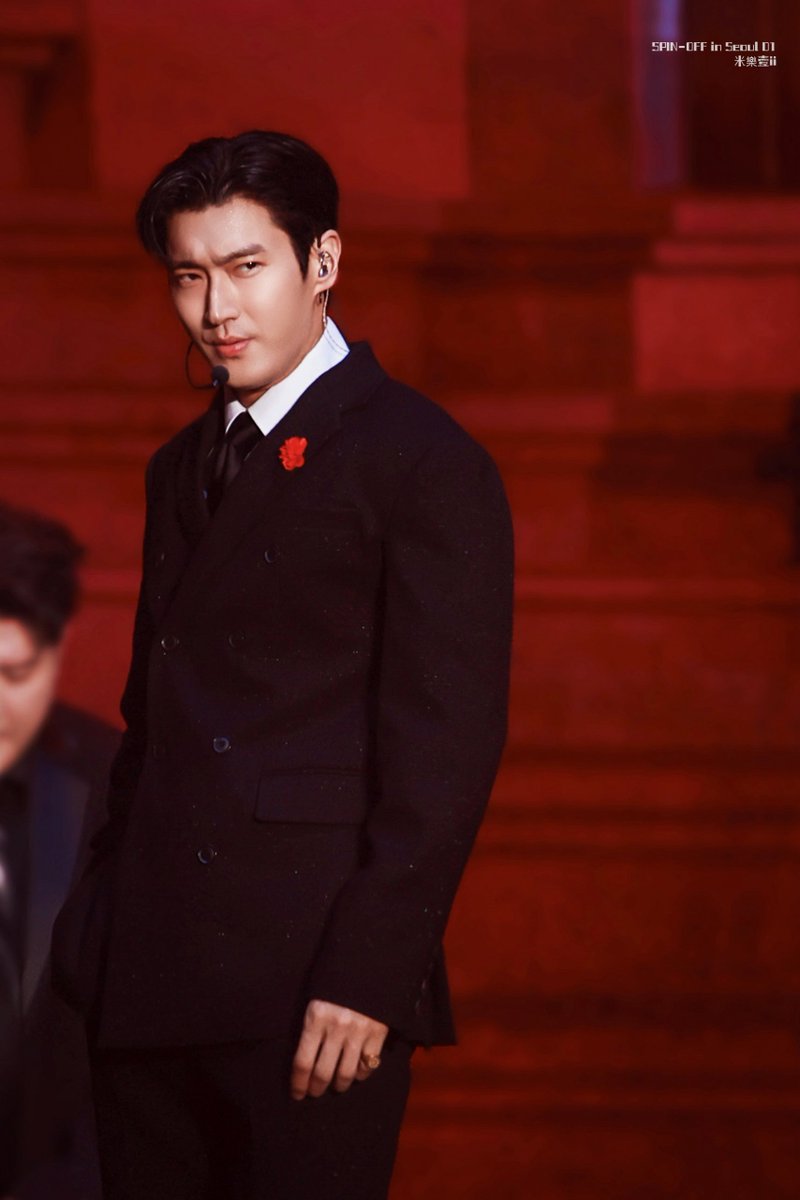 imqqqii17's tweet photo. 没记错的话应该是spy前奏
#SpinOff_Halftime_in_Seoul_
#SSS_HALFTIME
#SUPERJUNIOR
#슈퍼주니어
#Siwon
#崔始源
#최시원
#シウォン https://t.co/TXrovbsYTY
