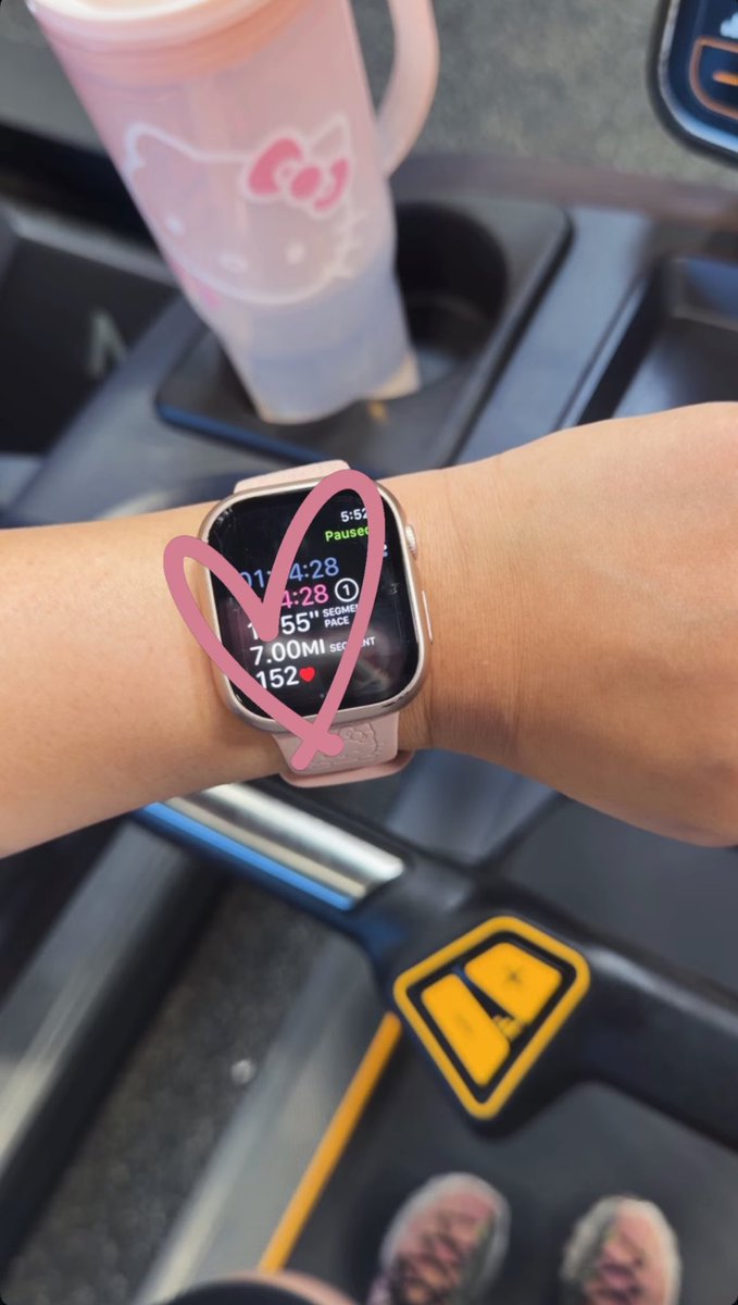 eunipop's tweet photo. Ran 7 miles today I’m so prada meee 🥹💞 https://t.co/vUDtR2pdlI