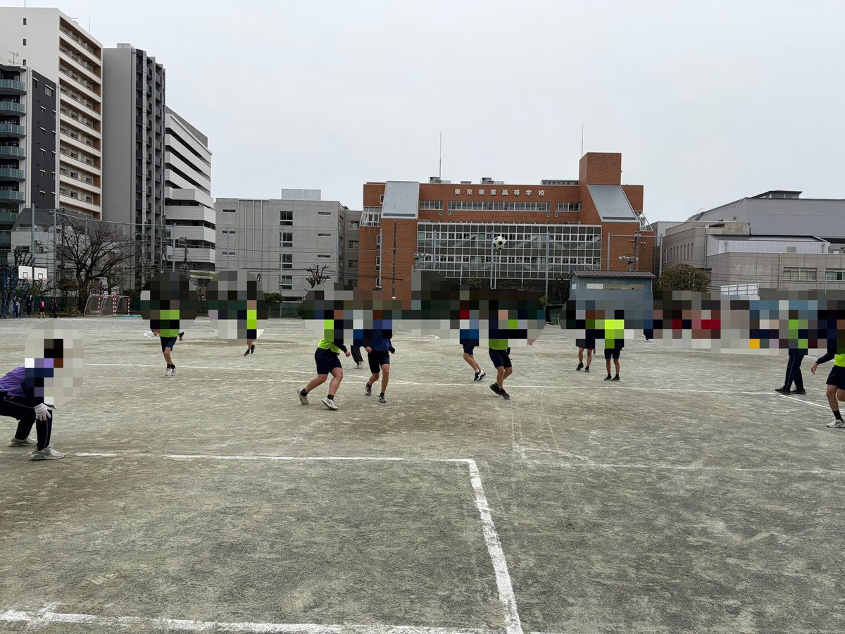 misono_ss's tweet photo. 本日、3年生は球技大会を行いました！
サッカーやバレーボール、ドッジボールをしました！　
卒業までの日数は残り少ないですが、素敵な思い出をつくってください！ https://t.co/mErOF7O670