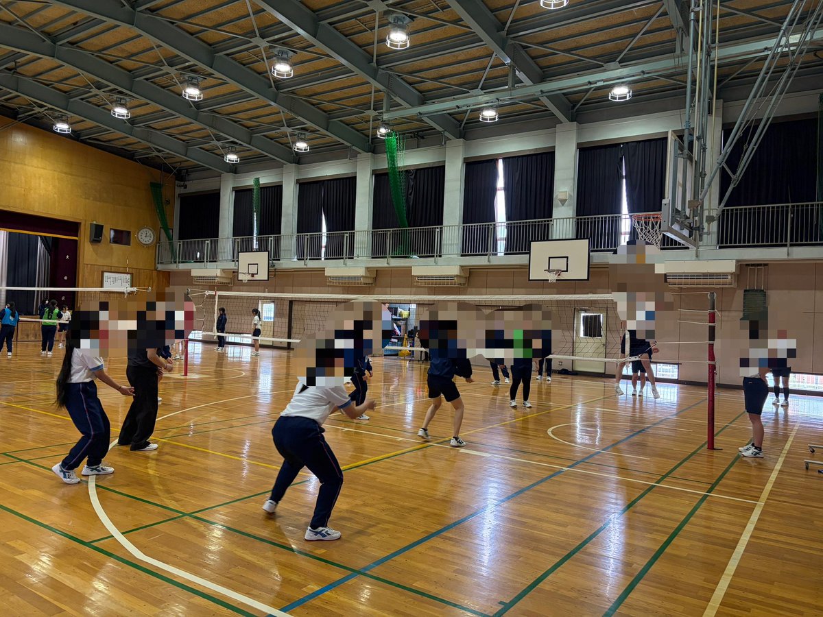 misono_ss's tweet photo. 本日、3年生は球技大会を行いました！
サッカーやバレーボール、ドッジボールをしました！　
卒業までの日数は残り少ないですが、素敵な思い出をつくってください！ https://t.co/mErOF7O670