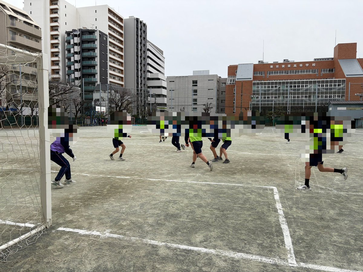 misono_ss's tweet photo. 本日、3年生は球技大会を行いました！
サッカーやバレーボール、ドッジボールをしました！　
卒業までの日数は残り少ないですが、素敵な思い出をつくってください！ https://t.co/mErOF7O670