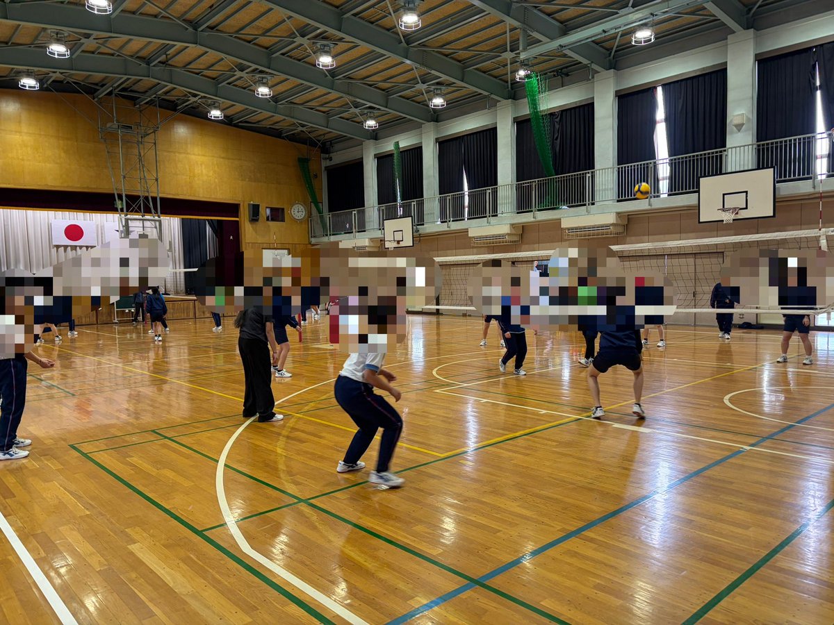 misono_ss's tweet photo. 本日、3年生は球技大会を行いました！
サッカーやバレーボール、ドッジボールをしました！　
卒業までの日数は残り少ないですが、素敵な思い出をつくってください！ https://t.co/mErOF7O670
