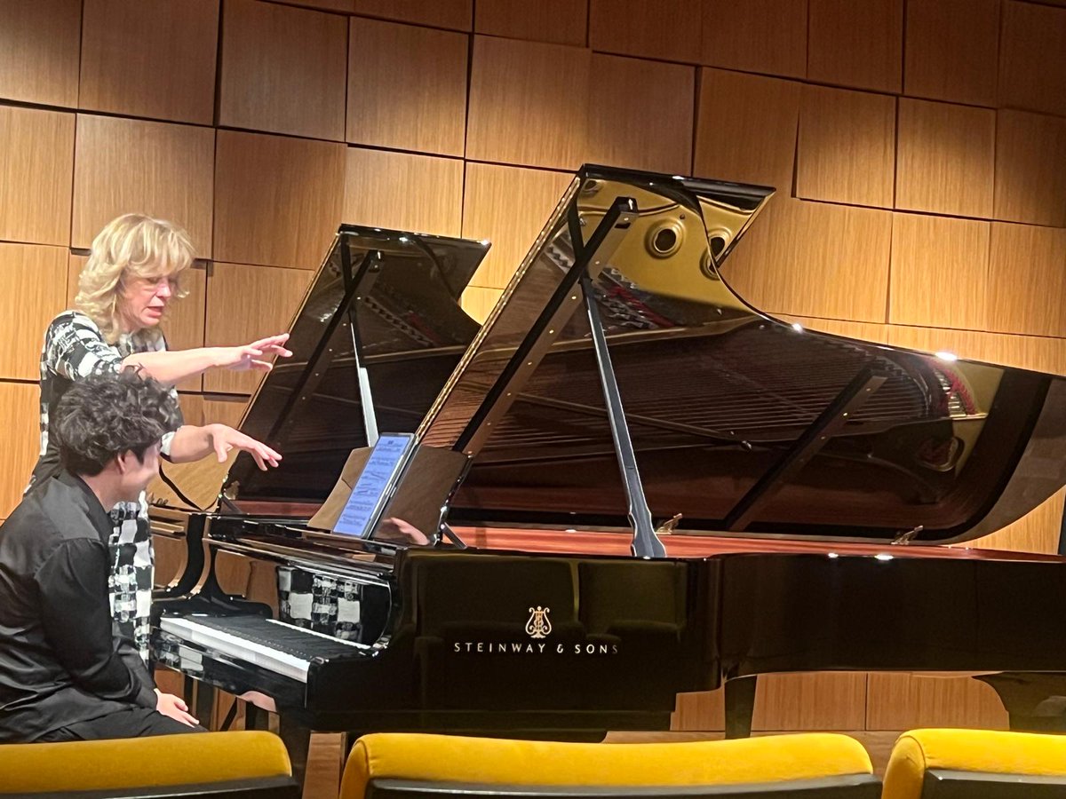 kernolga1's tweet photo. It was such a pleasure to give a masterclass today at Steinway Hall (@SteinwayAndSons) NYC with the wonderful and talented young pianists from the Lang Lang International Music Foundation!
Anna Kesselman
Taige Wang
Alex Liu
Sencheng Zhang
#OlgaKern #pianomasterclass #SteinwayHall #LangLangFoundation #LangLang