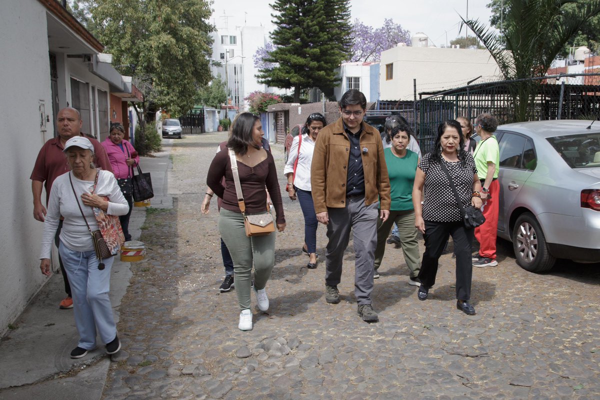 Paulogarciag's tweet photo. Jueves de construcción comunitaria y de luchar por el Coyoacán que queremos.

1. Volvimos a la APR para informar de los avances sobre la ruta de trabajo con varios servicios que estamos gestionando para mejorar el entorno de la unidad. https://t.co/3DcccDeb1i