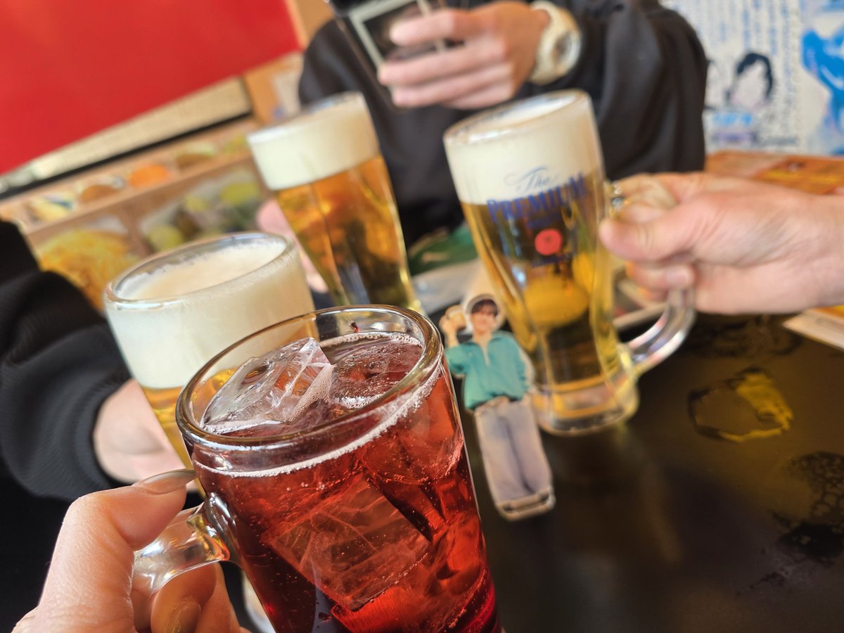 HiroMutumi's tweet photo. 感動の再会😭
からの…久々のカンパ〜イ🍻
今日お会いする皆様よろしくお願いします😆

#WAYBETTER #Global_Warming
#from20
#HELLOGLOOM
#LIMSEJUN
#KANGYUCHAN https://t.co/igzFWJrPEW