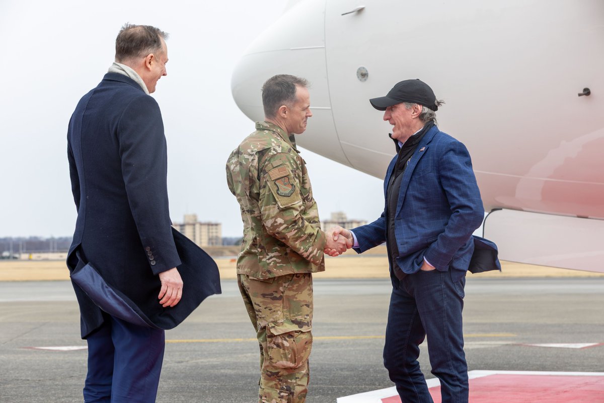 アメリカ大使館 tweet media