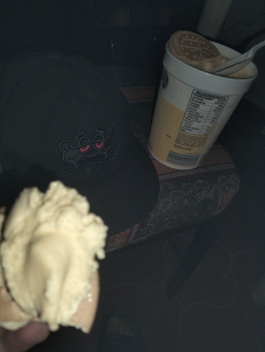 danygrama2404's tweet photo. Galletas helaldo y relatos de la noche 🥴 https://t.co/h9FZW1rmaf